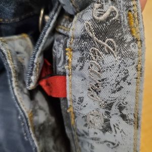 Size 27 guess jeans